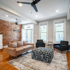 Modern Swanky Oasis Central Location FREE Parking!