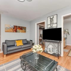 Cozy & Spacious Retreat and  Pet-Friendly