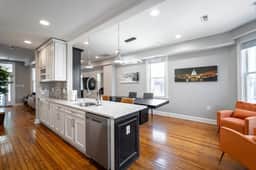 Modern Swanky Oasis Central Location FREE Parking!