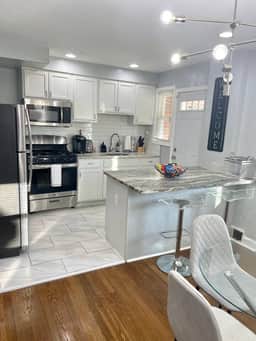 Modern & Urban Oasis Central Location Free Parking