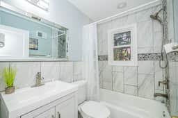 Modern & Urban Oasis Central Location Free Parking