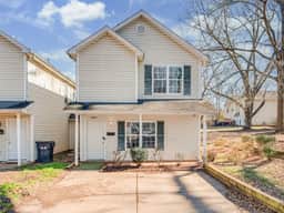 Cozy & Spacious Retreat and  Pet-Friendly