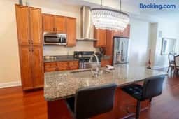 Modern Retreat Near John Hopkins Central Location!