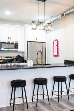 Spacious & Charming 3 BR Home near French Quarter!