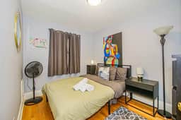 Contemporary 2 Bedroom Escape Minutes to Downtown!
