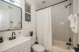 Cozy and Modern 2BR Apartment in NE Washington DC!