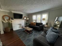 Bright 2BR Upper Duplex | University District