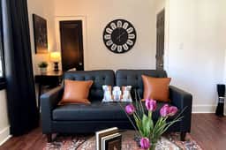 Prime 2BR Stay Near Ford Field & Downtown Detroit!