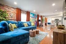 Luxury Urban Oasis Free Parking Centrally Located!