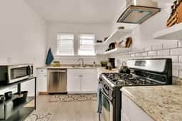 Prime 2BR Stay Near Ford Field & Downtown Detroit!