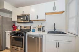 Bright & Homey 2BR Escape Near Vibrant Downtown DC