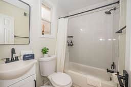 Bright & Homey 2BR Escape Near Vibrant Downtown DC