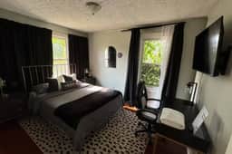 Cozy 2BR Lower Duplex Stay Near LCA and Ford Field
