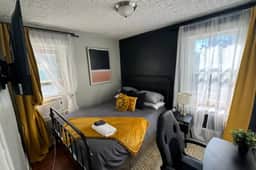 Cozy 2BR Lower Duplex Stay Near LCA and Ford Field