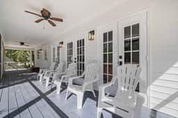 Magnolia House at Alva Oaks Farm Farmhouse Retreat - Image 4