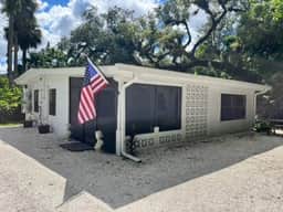La Maison at Alva Oaks Farm- 2BR Peaceful Retreat - Image 2