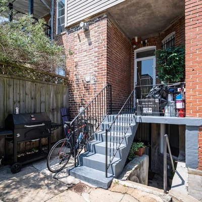 Modern Swanky Oasis Central Location FREE Parking!