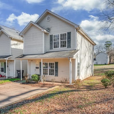 Cozy & Spacious Retreat and Pet-Friendly