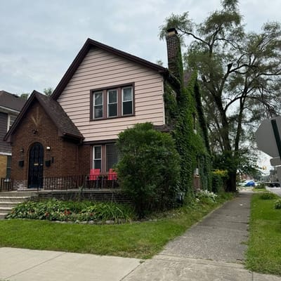 Cozy 2BR Lower Duplex Stay Near LCA and Ford Field