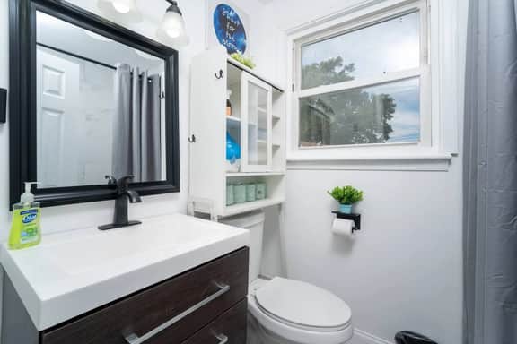 Stylish Chic Suite FREE PKG Extended Stays Welcome