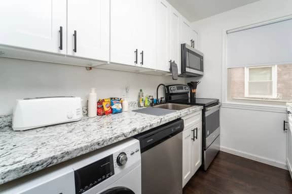 Stylish Chic Suite FREE PKG Extended Stays Welcome