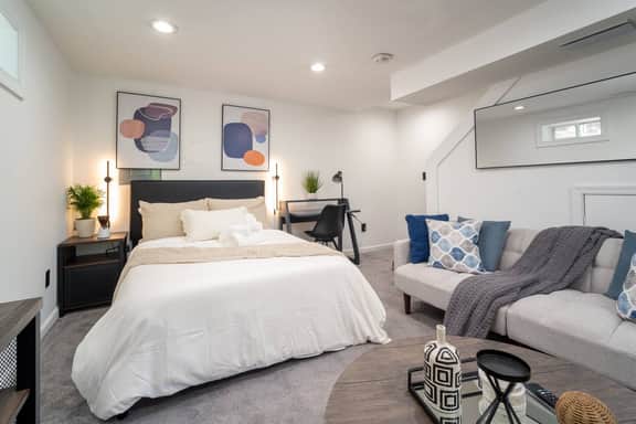 Luxury, Urban, & Elegant Oasis! Centrally-Located!