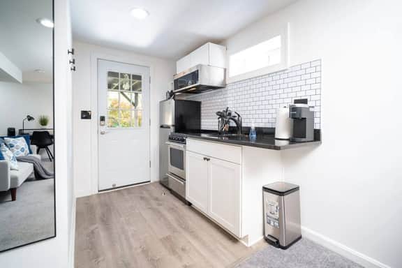Luxury, Urban, & Elegant Oasis! Centrally-Located!