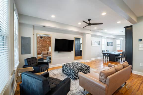 Modern Swanky Oasis Central Location FREE Parking!