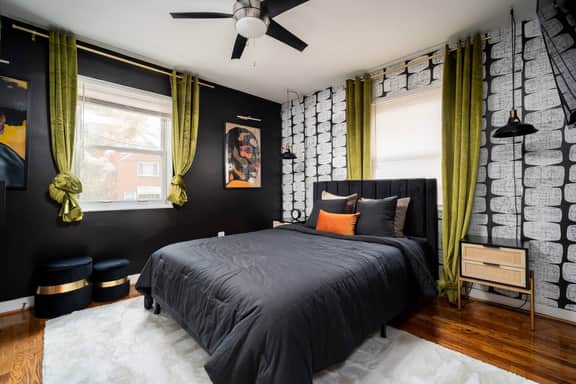 Luxury Urban Oasis Free Parking Centrally Located!