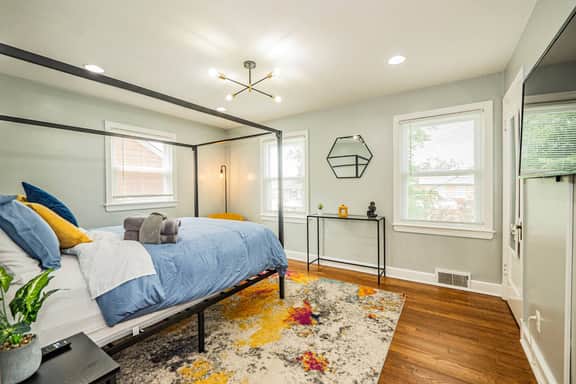 Modern & Urban Oasis Central Location Free Parking