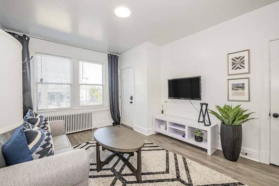 Bright DC Retreat Extended Stays Welcome w/Parking