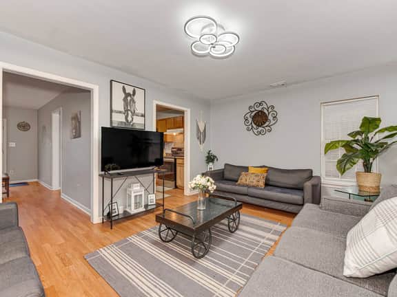 Cozy & Spacious Retreat and  Pet-Friendly