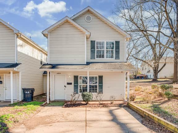 Cozy & Spacious Retreat and  Pet-Friendly