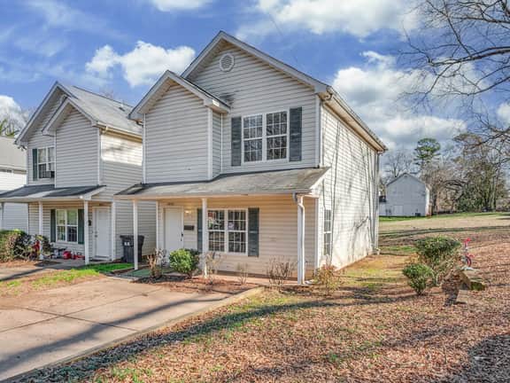 Cozy & Spacious Retreat and  Pet-Friendly