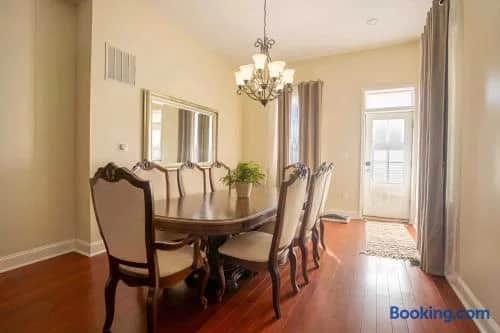 Modern Retreat Near John Hopkins Central Location!