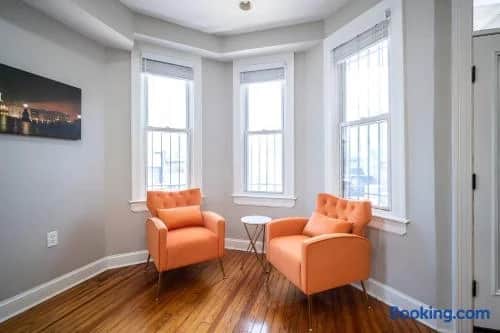 Modern Swanky Oasis Central Location FREE Parking!