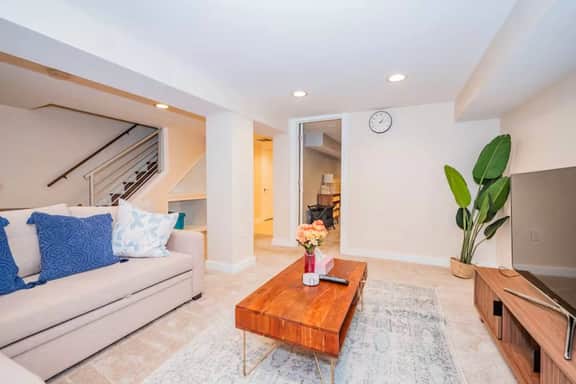 Charming Guest Suite in Prime Area for Longer Stay