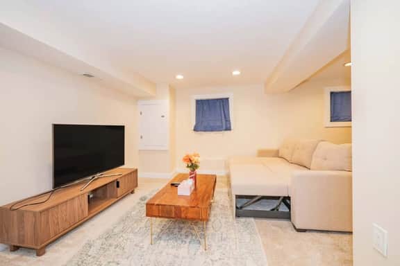 Charming Guest Suite in Prime Area for Longer Stay