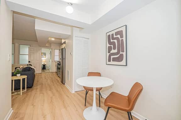 Your Cozy & Charming 2BR Getaway Near Downtown DC!
