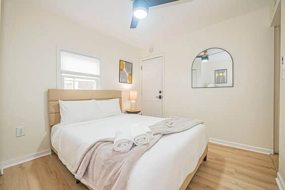 Your Cozy & Charming 2BR Getaway Near Downtown DC!