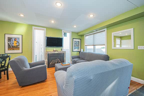 Chic & Stunning 3 Bedroom Retreat in Brookland DC!