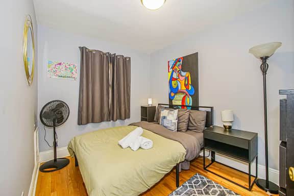 Contemporary 2 Bedroom Escape Minutes to Downtown!