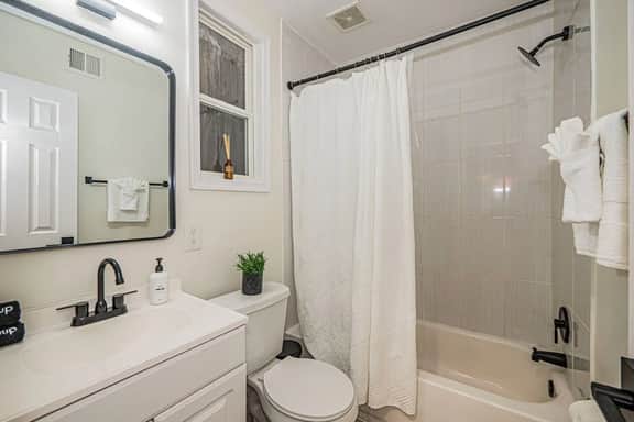 Cozy and Modern 2BR Apartment in NE Washington DC!