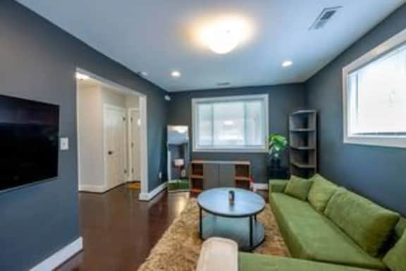 Modern and Sophisticate Gem 3BR Home Near Downtown