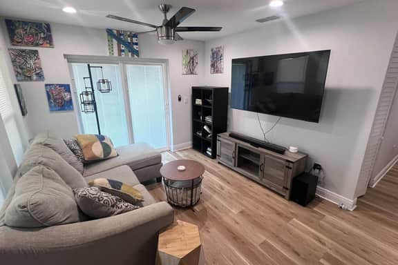 Bright & Comfy 2BR Home Near Vibrant Tampa Heights