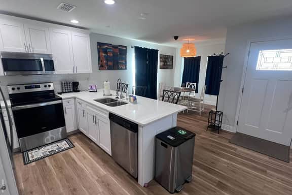 Bright & Comfy 2BR Home Near Vibrant Tampa Heights