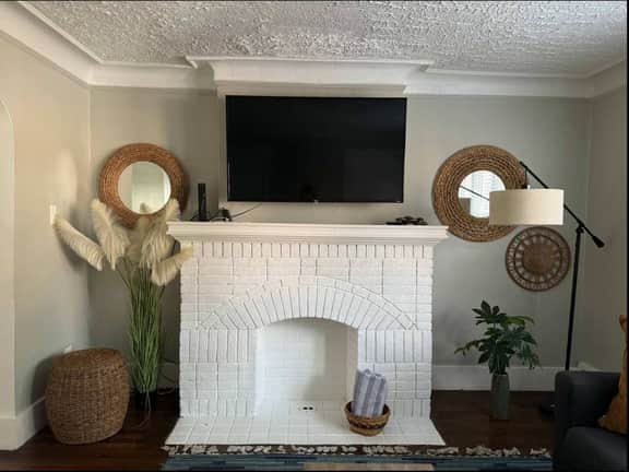 Bright 2BR Upper Duplex | University District