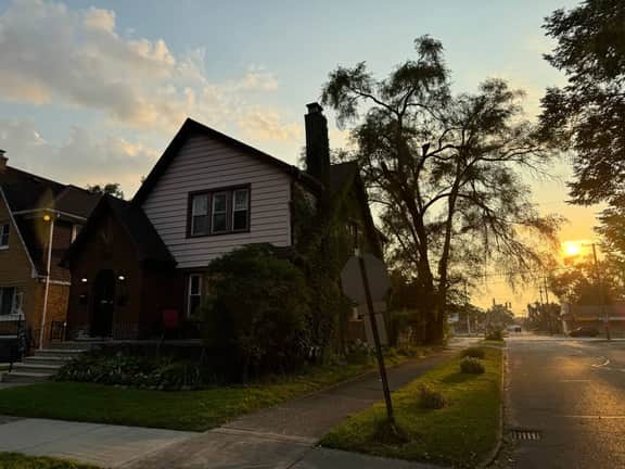 Cozy 2BR Lower Duplex Stay Near LCA and Ford Field