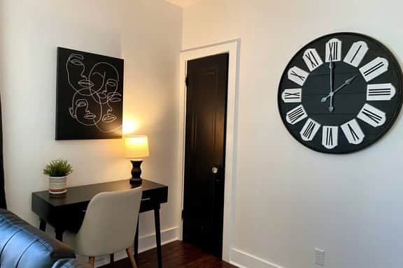 Prime 2BR Stay Near Ford Field & Downtown Detroit!