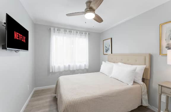 Modern & Spacious Retreat W/FREE Parking at Shore!